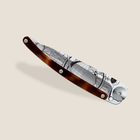Deejo coltello serramanico con decoro mappamondo
